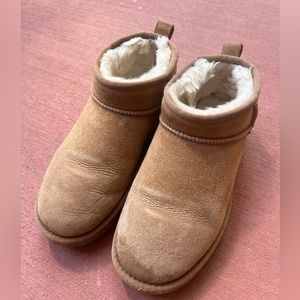 Ugg classic ultra mini in chestnut women’s size US 6